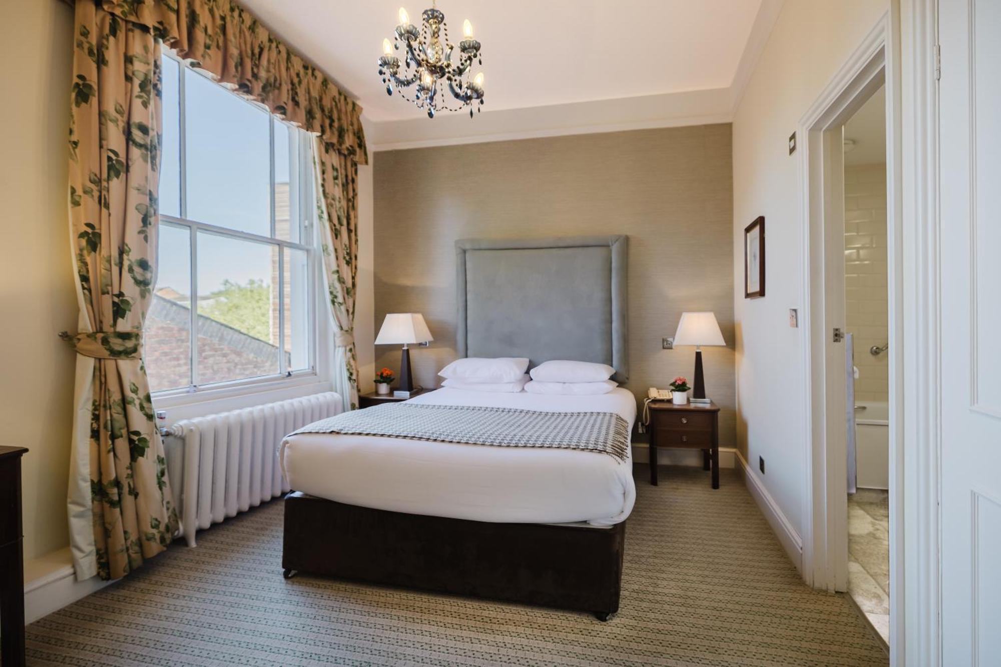 Winchester Royal Hotel Kültér fotó